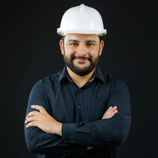 Carlos M. – Contratista y Constructor 