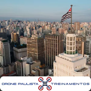 Imagem de capa para o Curso online Curso de Drone - Teoria Online: Segurança Operacional, Leis, Histórico e Aplicações.
