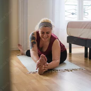 Imagem de capa para o Curso online Destrave - Alongamento e Fortalecimento para Terceira Idade - Debora Amorim 