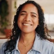 🔹María Fernández, Bachiller en Derecho