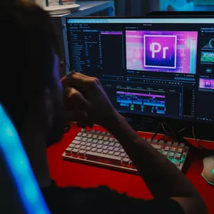 Imagem de capa para o Curso online DESVENDANDO A EDIÇÃO DO PREMIERE