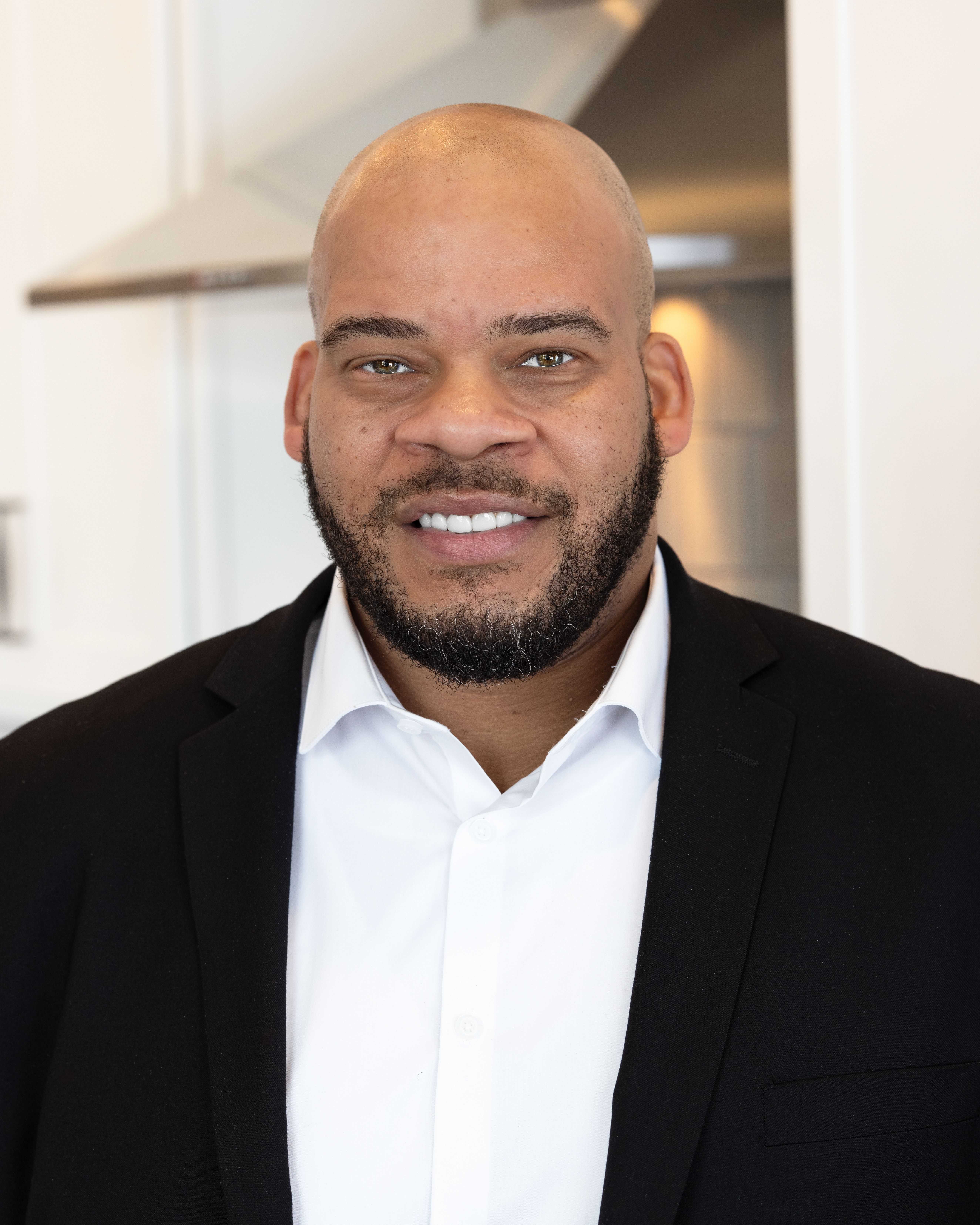 Justin Gwinn, Broker