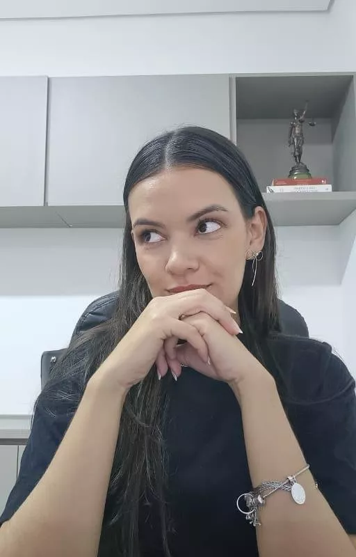 A LEI NÃO FAZ REUNIÃO EM CORREDOR - Guia prático de Direito Condominial para quem cansou de ouvir "eu acho". -  por Síndica Sínica. — imagem 2
