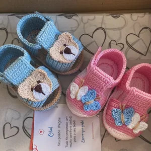 Imagem de capa para o Curso online Sandálias ursinho e borboletas de crochê para bebê