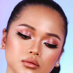 Imagem de capa para o Ebook Curso Completo de Maquiagem Profissional para Iniciantes