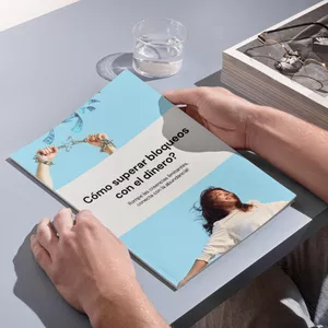 Imagen de portada para Ebook CÓMO SUPERAR BLOQUEOS CON EL DINERO? Rompe las creencias limitantes que te impiden tener dinero.