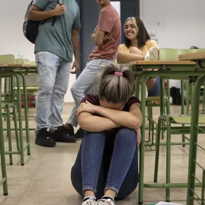 Imagem de capa para o Curso online Desafios Sociais na Escola e na Sociedade