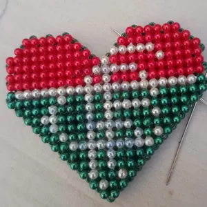 COMO FAZER A CORAÇÃO DO FLUMINENSE DE PÉROLAS OU MIÇANGAS.