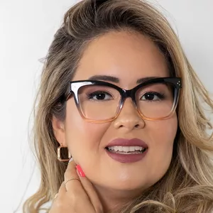 Imagem de capa para o Curso online Formação Consultora Óptica