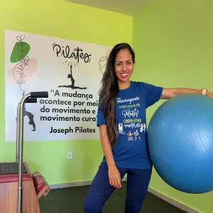 Imagem do curso Descubra como a bola pode ser sua melhor aliada para fortalecer, alongar e relaxar  tudo em casa!