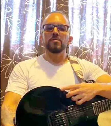 Chris (Guitarrista del grupo Erszebeth)