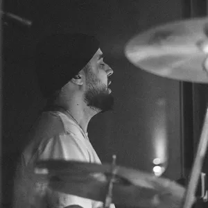 Imagem de capa para o Curso online Curso de Bateria com Rael Souza 
