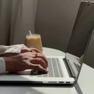 Imagem de capa para o Curso online Vídeos Prontos para Postar Redes Sociais