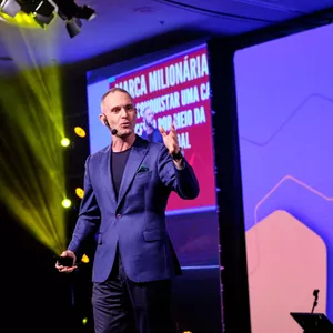 Imagem de capa para o Curso online Consultoria de Imagem: como vender mais pelo LinkedIn