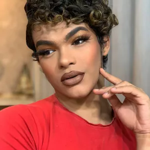 Imagem de capa para o Curso online CURSO BÁSICO AUTOMAQUIAGEM COM WALBERTON BARBOSA