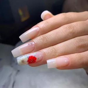 Imagem de capa para o Curso online Curso Alongamento de Unhas - Fibra de Vidro com Däni de Peder