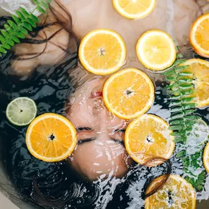 Imagem de capa para o Ebook Rotina de beleza simplificada: dicas para quem tem pouco tempo