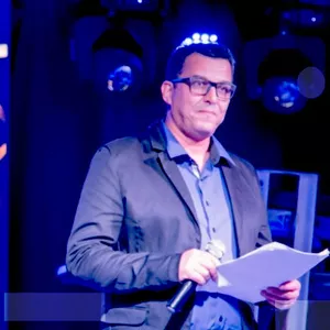 Imagem de capa para o Curso online Líderes e Gestores - Timidez x Oratória -  Como vencer o medo de falar em público