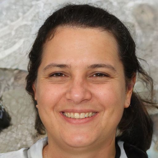 Elena Morales, 47 años, mamá de 3 hijos – Ciudad de México