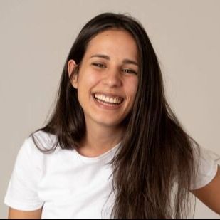 🔹Elena Torres, Analista Financiera.