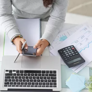 Imagem de capa para o Ebook Guia Como Precificar Seus Serviços: Definindo Valor e Gerenciando Custos