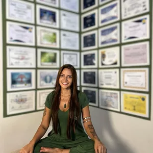 Imagem de capa para o Curso online CURSO DE MASSAGEM 3 EM 1 | Relaxante - Terapêutica - Alongamentos