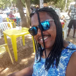 Imagem de capa para o Ebook A vida a partir de uma marquise - livro de poemas