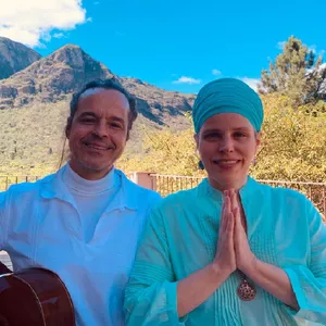 Imagem de capa para o Curso online Kirtan Yoga - uma yoga musical