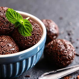 Imagem de capa para o Ebook Comidas típicas brasileiras (10/28) - Brigadeiro