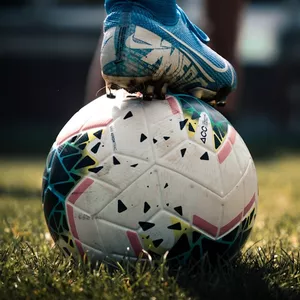 Imagem de capa para o Ebook Construindo uma Carreira Sólida no Futebol: Dicas para Jovens Atletas