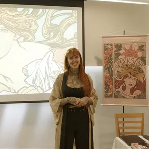 Imagem de capa para o Curso online Workshop "Em busca da inspiração: tatuagem neo tradicional" com Monique Peres