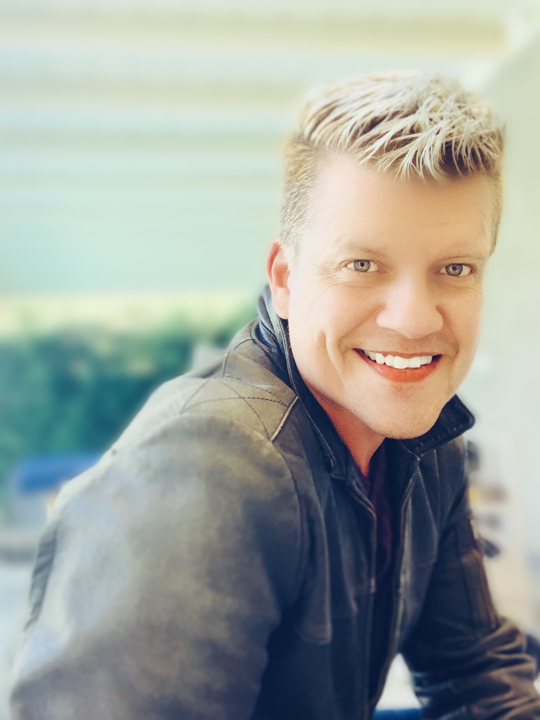 Ron W Roecker