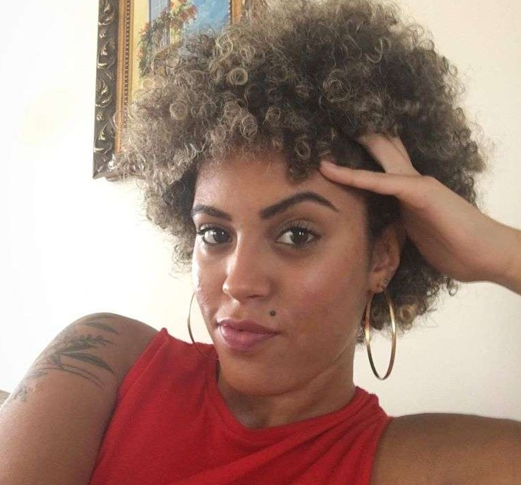Julia Siqueira - 24 anos