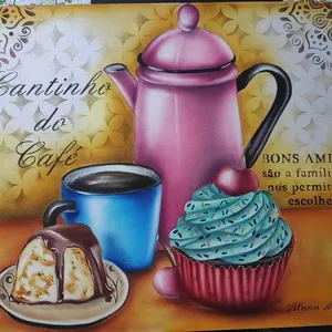 Imagem de capa para o Curso online  Bule de porcelana com xicara de café, bolo e cupcake