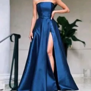 Imagem de capa para o Ebook MOLDE DE VESTIDO DE FESTA TOMARA QUE CAIA COM FENDA NA SAIA 