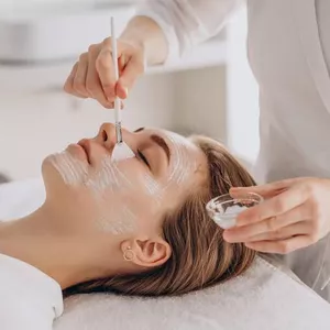 Imagem de capa para o Curso online CURSO DE PEELINGS QUÍMICOS - DO BÁSICO AO AVANÇADO E SUAS APLICAÇÕES NA ESTÉTICA