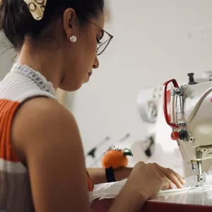 Imagem de capa para o Curso online Aprenda a Costurar ( Modelagem e Costura)