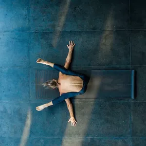 Cover image for Online course Yoga Chikitsa and Center of Gravity