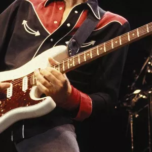 Imagem de capa para o Curso online SULTANS OF SWING: Como Solar Sem Palheta 