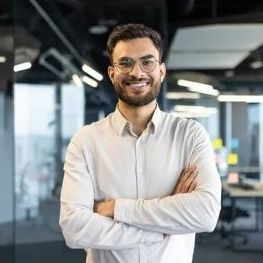 🔹Carlos Medina, Administrador de negocios