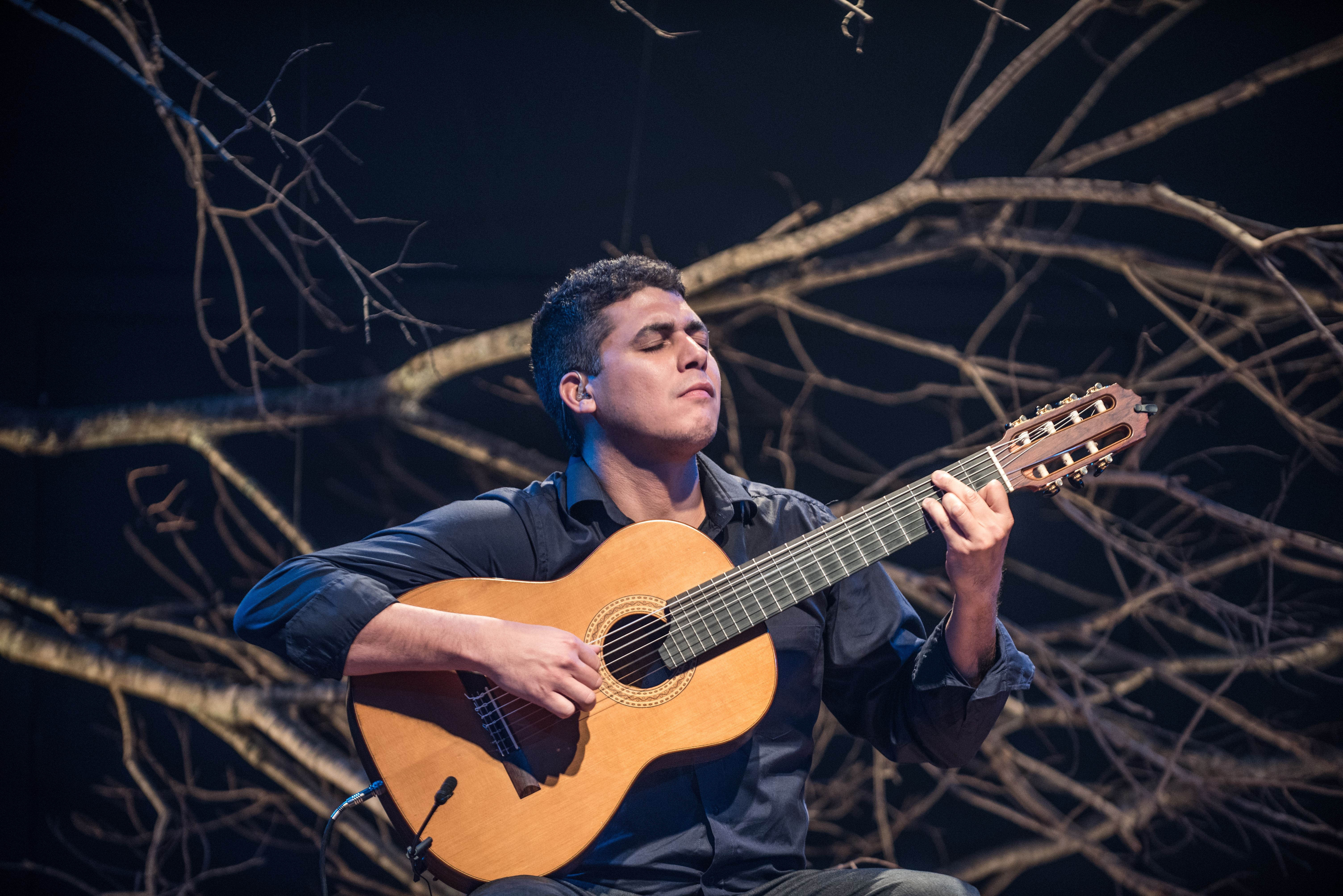 Imagem do curso Curso de Violão | Julio Lemos