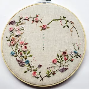 Imagem de Coração Bordado criado por Atelier Cláudia Roveri na hotmart