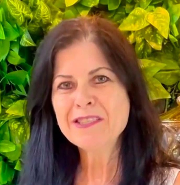 Sandra, 53 anos