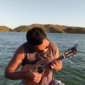 Imagem de capa para o Curso online Intermediario - Aulas de Cavaquinho com Diego de Oliveira