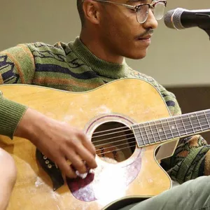 Imagem de capa para o Serviço online Aulas de violão e percepção musical