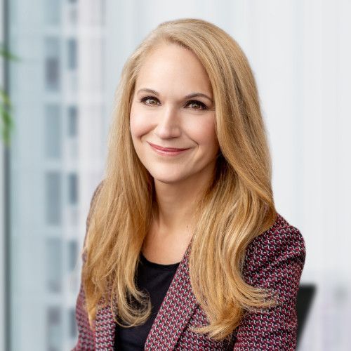 April Dunford  (VP Global de Marketing IBM)