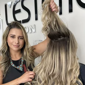 Imagem de capa para o Curso online Natural's Weft - Domine a arte das extensões  de telas&nbsp;naturais.