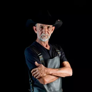 Imagem de capa para o Curso online FAÇA SUA PRÓPIA FACA EM CASA