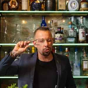 Imagem de capa para o Curso online BARTENDER: Com Gabriel Santana
