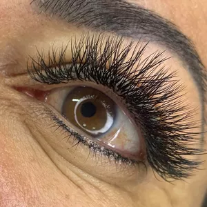 Imagem de capa para o Curso online Extensão de cílios - VOLUME BRASILEIRO